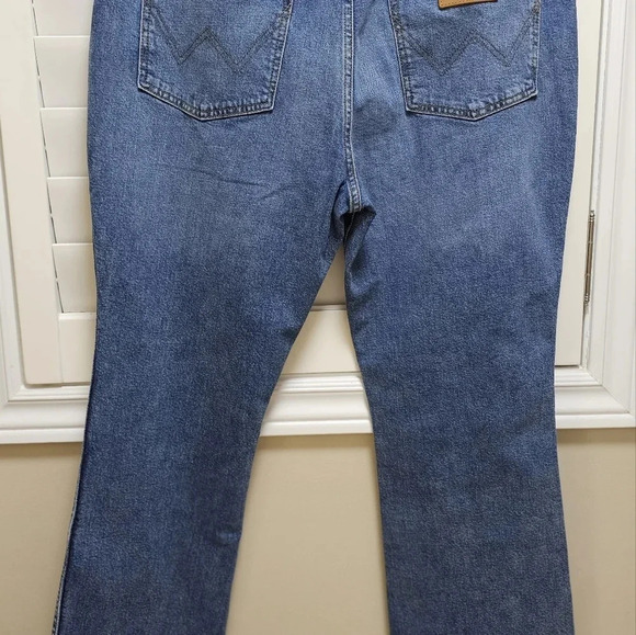 Wrangler Jeans High Rise Bootcut Blue size 33 x 34 Waist 19" - Picture 4 of 11